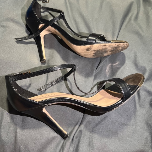 Heels - Picture 3 of 3